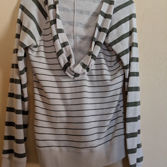 Volcom sweater - Picture 2 of 2